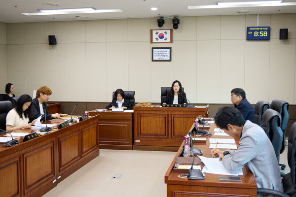 ▲ 용인특례시의회 의회운영위원회 회의 개최 모습.