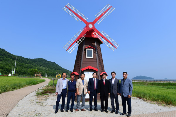 ▲ 제1회 교동도 청보리 정원 축제 현장 방문 모습.