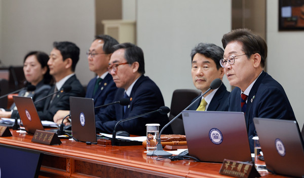 이재명 대통령이 5일 서울 용산구 대통령실 청사에서 열린 국무회의에서 발언하고 있다.