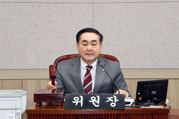 ▲ 회의를 주재하고 있는 이규선 운영위원장.