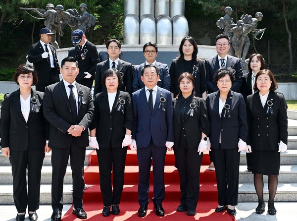 ▲ 의정부시의회 의원들 제70회 현충일 추념식 참석 모습.