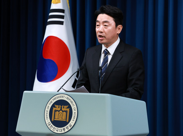 ▲ 조직개편안 방안 발표 브리핑 하는 강훈식 비서실장. /뉴시스