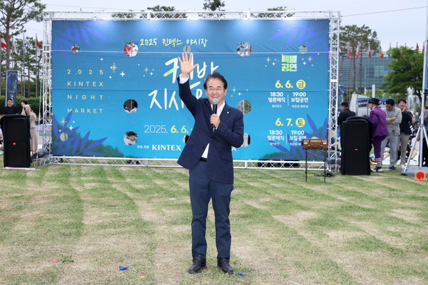 ▲ '2025 킨밤 지새우고'에 방문한 이동환 고양특례시장.