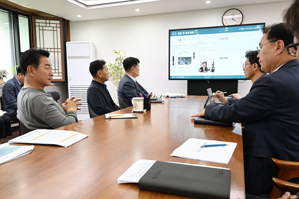 ▲ 김동근 시장이 지난 5월 27일 열린 ‘제23차 교통정책 전략회의’에서 교통신호체계 최적화 사업 성과에 대해 논의하고 있다.