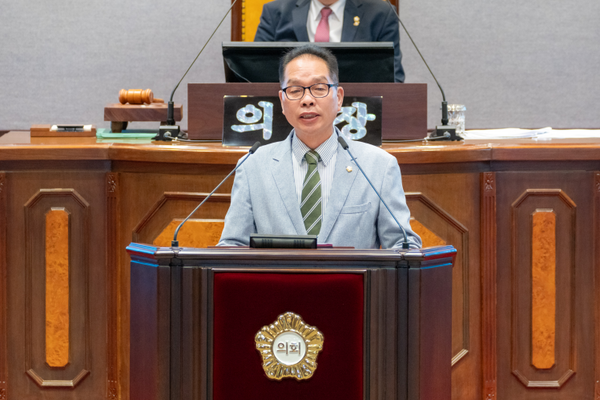 ▲ 복진경 부의장이 강남구의회 본회의장에서 5분자유발언을 하고 있다.