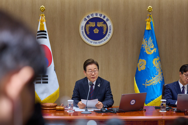 ▲ 국무회의 주재하는 이 대통령. /뉴시스