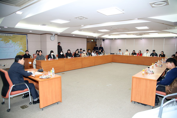 ▲ 옹진군은 하계 방학 동안 대학생에게 행정기관 근무경험을 제공하고, 사회적 경험과 경제적 자립 능력 제고를 위해 ‘2025년 하계 대학생 아르바이트’를 운영한다고 밝혔다.