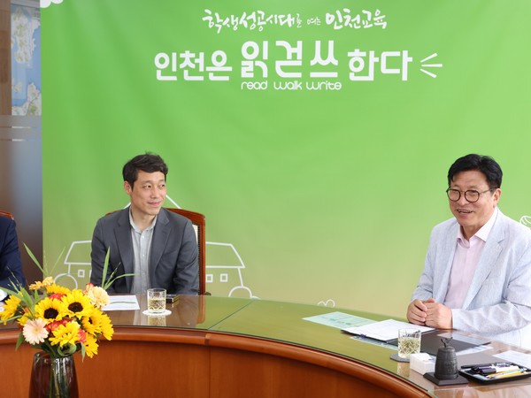 ▲ 학교시설 개방 활성화 토론회에 참석한 이용창 위원장(왼쪽).