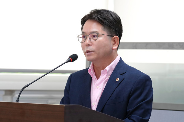 ▲ 금광연 의장이 ‘하남시 웰다잉(Well-Dying) 문화조성에 관한 조례안’에 대해 제안설명을 하고 있다.