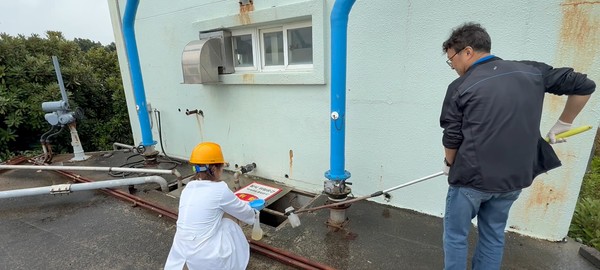 ▲ 식품의약품안전처는 2020년부터 2024년까지 5년간 전국 주요 하수처리장의 시료를 채취·분석한 불법 마약류 사용 실태조사 결과 대상을 기존 15종에서 올해 200여종으늘려 조사를 강화한다고 12일 밝혔다. (사진=식약처 영상 캡처)