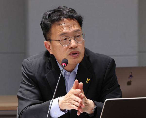 ▲ 의협 찾아 간담회하는 박주민 국회 보건복지위원장. /뉴시스