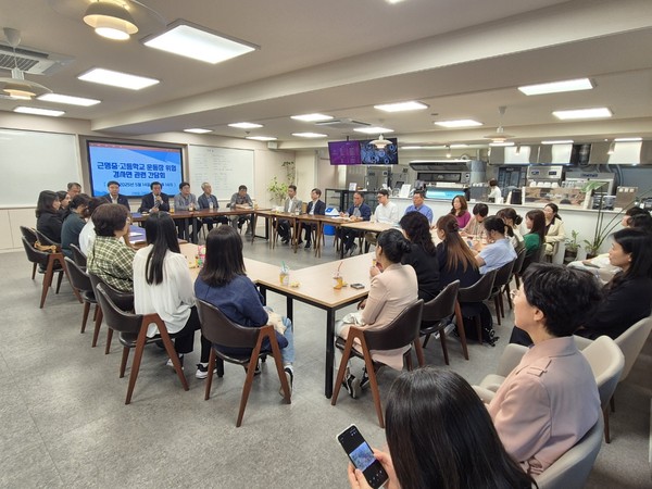 ▲ 근명중·고등학교 운동장 위험 경사면 관련 간담회 개최 모습.