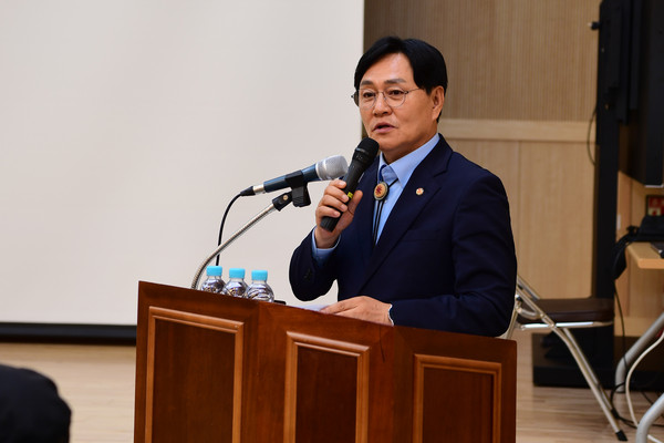 ▲ 인사말 하는 박용철 군수 모습.
