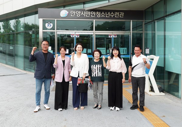 ▲ 안양시의회 보사환경위원회 안양시청소년재단 현장 방문 모습.