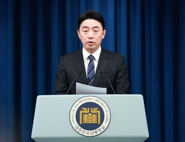▲ 강훈식 비서실장, 조직개편안 방안 발표 브리핑. /뉴시스
