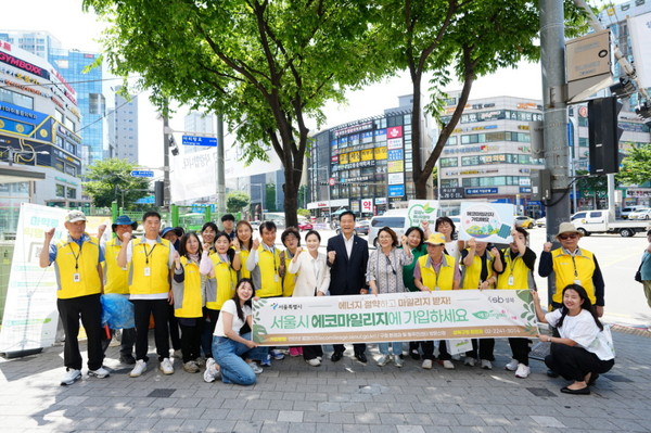▲ 세계 금연의 날 행사에 참석한 이승로 성북구청장(왼쪽 두 번째)과 관계자들.