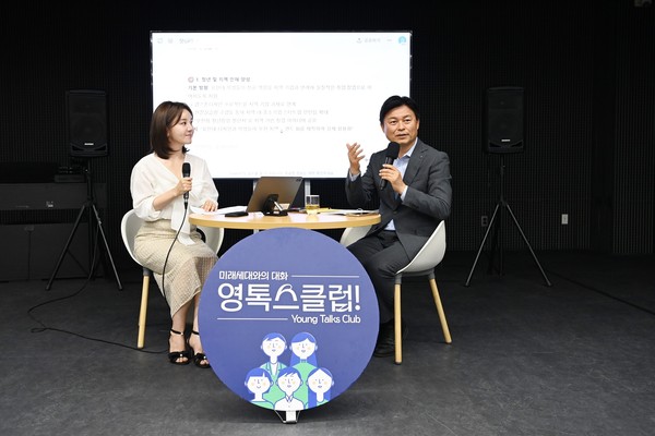 ▲ 조용익 부천시장이 유한대 학생들과 현장 질의응답 시간을 갖고 있다.