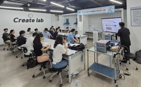 ▲ 안양산업진흥원 소공인지원센터 ‘2025년 소공인 장비활용 및 역량강화 교육’ 현장.