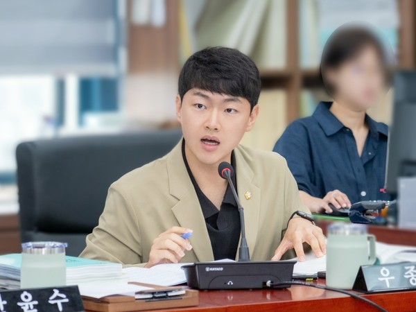 ▲ 우종혁 의원이 질의에 답변하고 있다.