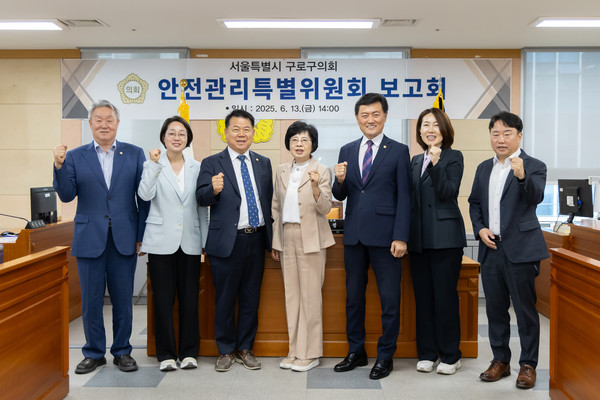 ▲ (왼쪽부터) 김철수(더불어민주당)·양명희 위원, 변정열 위원장, 이명숙 부위원장, 김철수(국민의힘)·전미숙·김용권 위원.