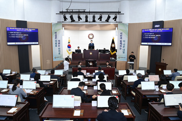 ▲ 화성특례시의회 제242회 1차 정례회 제2차 본회의 전경.