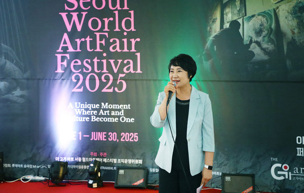 ▲ 이혜숙 의장이 '2025 서울월드 아트페어 페스티벌' 개막식에서 축사를 하고 있다.