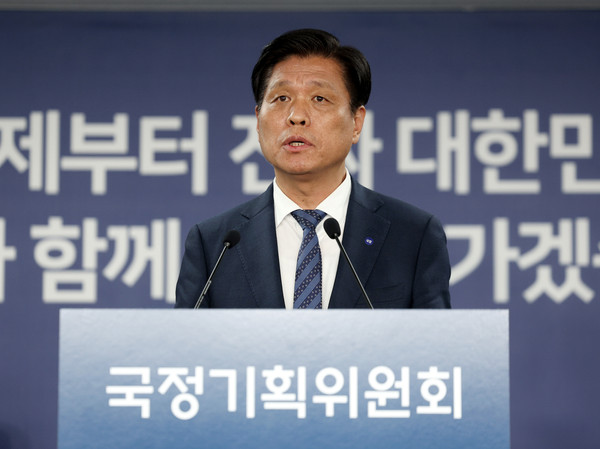 ▲ 조승래 국정기획위원회 대변인이 서울 종로구 정부서울청사 창성동 별관에서 국정기획위원회 1차 전체회의 관련 브리핑을 하고 있는 모습. /뉴시스