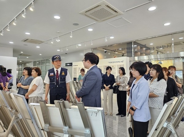 ▲ 파주시 호국보훈의 달 맞이 6·25전쟁 사진전시회 개최 모습.