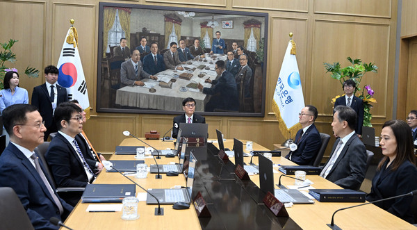 ▲ 금융통화위원회 주재하는 이창용 총재. /뉴시스