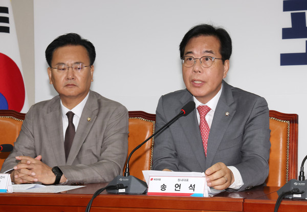 ▲ 송언석 국민의힘 원내대표가 19일 오전 서울 여의도 국회에서 열린 ‘비리백화점 이재명 정부 인사청문회 대책회의’에서 발언하고 있다. /뉴시스