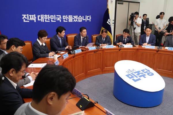 ▲ 발언하는 김병기 당대표 직무대행 겸 원내대표. /뉴시스