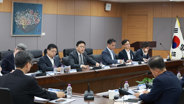 ▲ 금융위, 중동 사태 관련 유관기관 증시상황 긴급 점검회의. /뉴시스