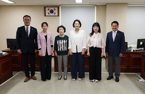 ▲ 안양시의회 보사환경위원회 단체사진.