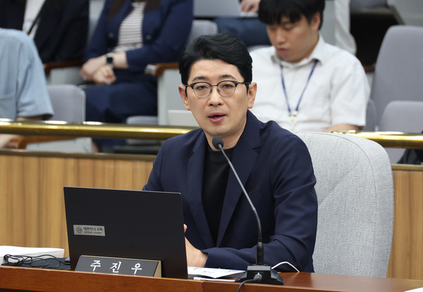 ▲ 지난 18일 서울 여의도 국회에서 열린 정무위원회의 국무총리(김민석) 임명동의에 관한 인사청문특별위원회 제1차 전체회의에서 주진우 국민의힘 의원이 발언하고 있다. /뉴시스