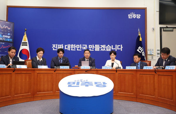 ▲ 김병기 더불어민주당 대표 직무대행 겸 원내대표가 23일 서울 여의도 국회에서 열린 최고위원회의에서 발언하고 있다. /뉴시스