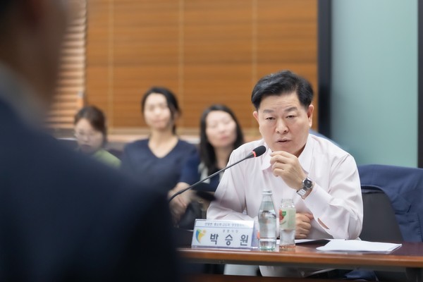 ▲ 박승원 광명시장이 ‘2025년 상반기 안양천 명소화·고도화 행정협의회’ 총회에 참석해 발언하고 있다.