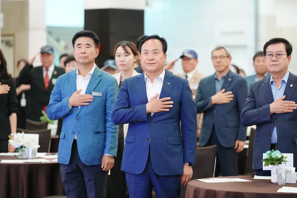 ▲ 이권재 오산시장 6·25전쟁 제75주년 기념식 참석 모습.