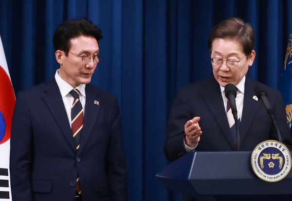 ▲ 이재명 대통령이 4일 서울 용산 대통령실 청사에서 새 정부 첫 인사 발표를 하고 있다. 왼쪽은 김민석 국무총리 후보자. /뉴시스