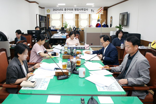 ▲ 의회운영위원회 행정사무감사 실시 모습.