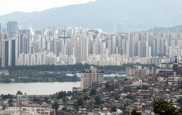 ▲ 서울 남산에서 바라본 서울 아파트의 모습. /뉴시스