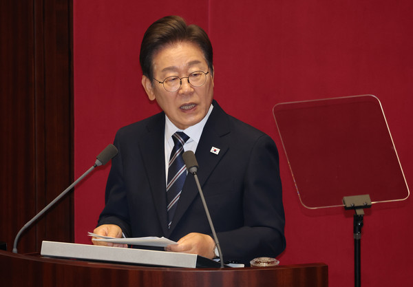 ▲ 이재명 대통령이 26일 서울 여의도 국회 본회의장에서 추가경정예산(추경) 시정연설을 하고 있다. /뉴시스