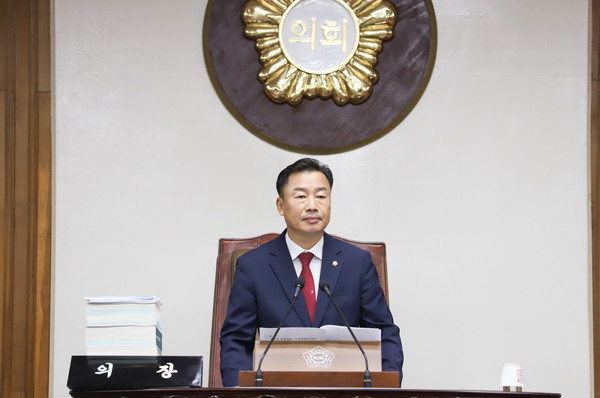 ▲ 여주시의회 박두형 의장이 제74회 제1차 정례회 폐회사를 하고 있다.