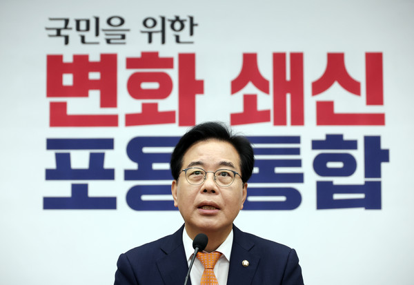 ▲ 송언석 국민읳임 원내대표가 27일 서울 여의도 국회에서 열린 의원총회에서 발언하고 있다. /뉴시스