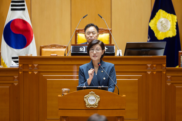 ▲ 구로구의회 김미주(더불어민주당 비례대표) 의원이 제336회 구로구의회 정례회 제5차 본회의에서 구정질문을 하고 있다.