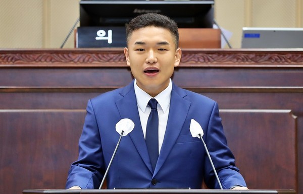 ▲ 의왕시의회 한채훈 의원이 본회의에서 5분발언을 하고 있다.