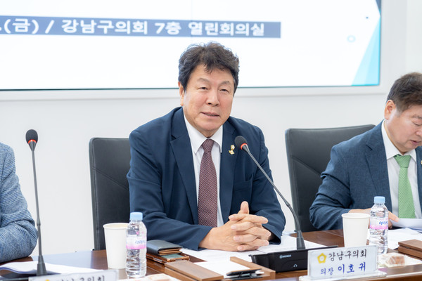 ▲ ‘2025년도 행동강령운영 자문위원회 제1차 회의’에서 이호귀 의장이 인사말을 하고 있다.