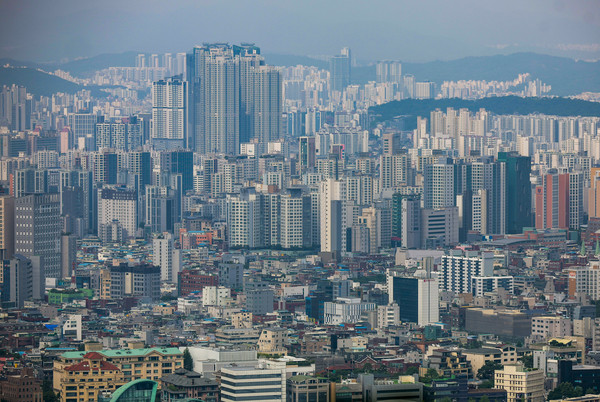 ▲ 서울 중구 남산에서 서울시내 아파트가 보이고 있다. /뉴시스