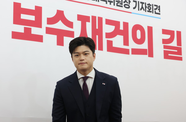 ▲ 퇴임 기자회견 마친 김용태. /뉴시스