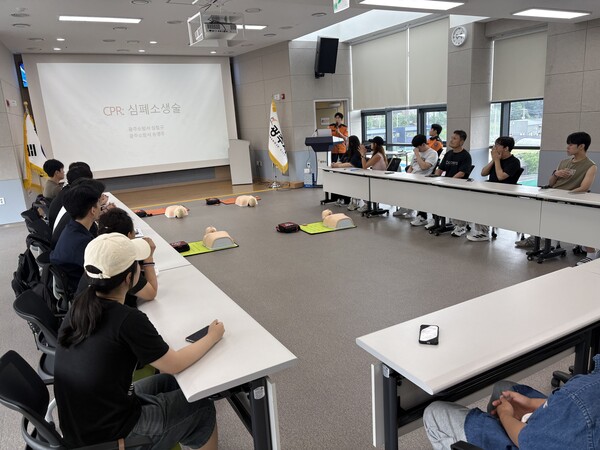 ▲ 광주시워터파크 야외물놀이시설 근무자 안전교육 실시 모습.