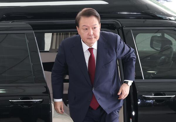 ▲ 윤석열 전 대통령이 지난 6월28일 오전 대면 조사를 받기 위해 서울 서초구 서울고검에 마련된 내란특검 사무실로 출석하고 있다. /뉴시스